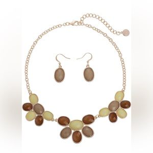 Women’s fashion necklace